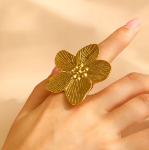 Unaze Bloom Ring – AUWE